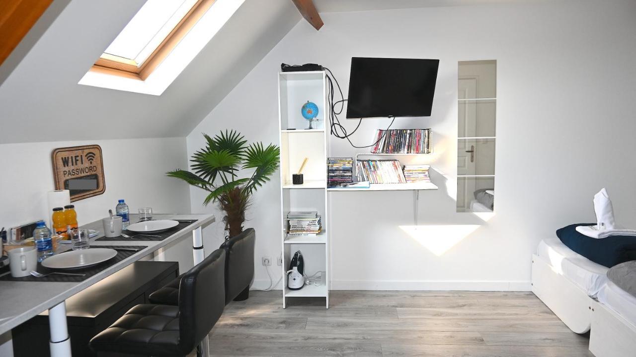 ホテル Cosy Chambre Chez Habitant 5Mn Aeroport Roissy Cdg ル・メニル＝アムロ エクステリア 写真